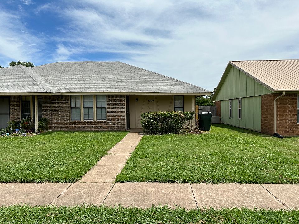 1st image of 1307 Clearwater Dr
