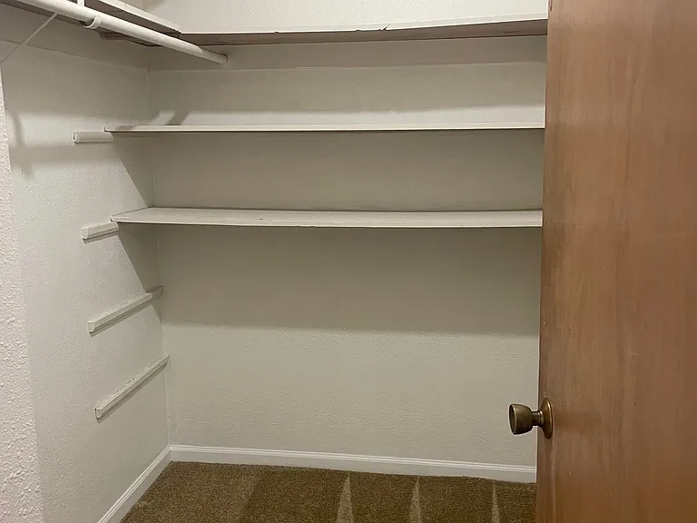 2619 N Oakland Ave — Photo 17