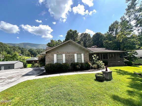 3rd image of 3661 Boxwood Ln