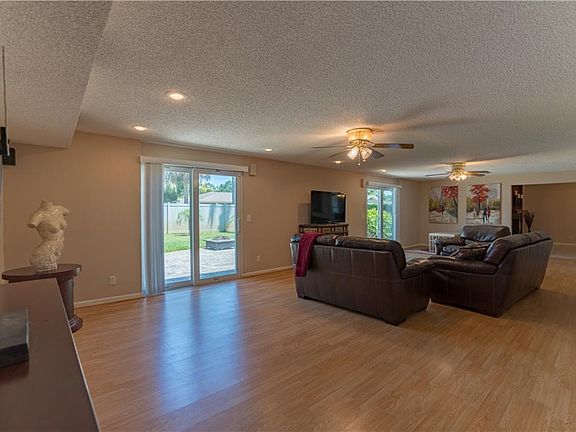 4th image of 8777 Baywood Park Dr