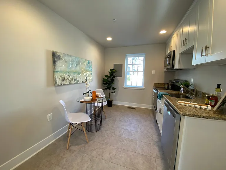 713 Park Ave #B — Photo 9