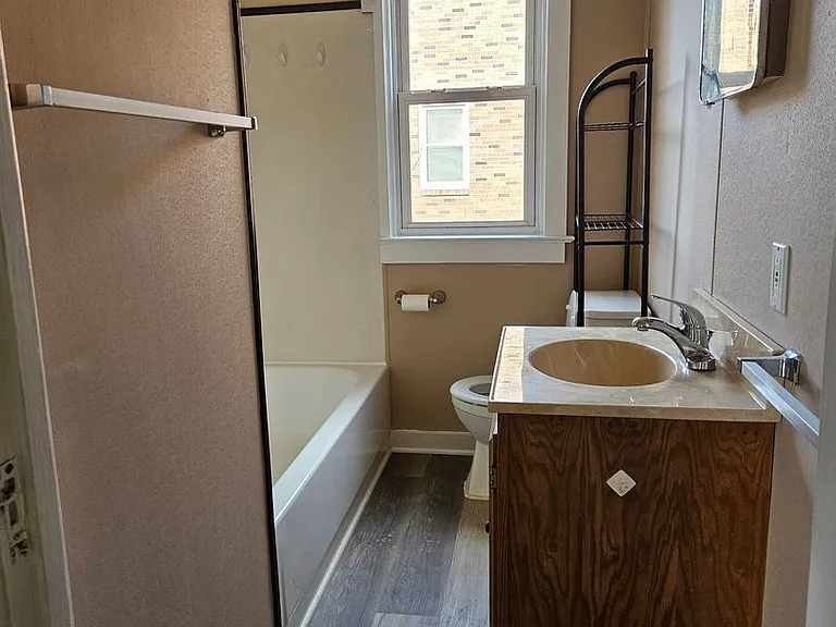 101 N Forrest St — Photo 9