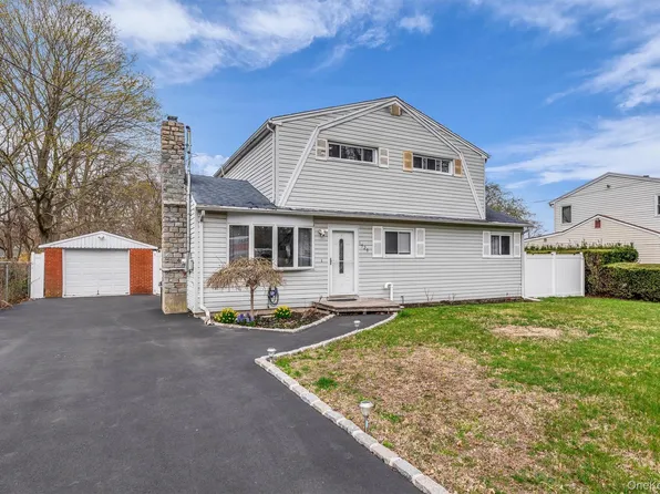 1520 N Thompson Drive, Bay Shore, NY 11706