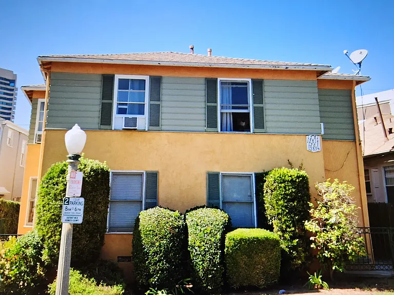 1281 1/2 Devon Ave — Photo 1