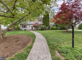 19 Farm Rd, Ewing, NJ 08638