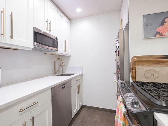 4th image of 101 Sterling Pl APT 2