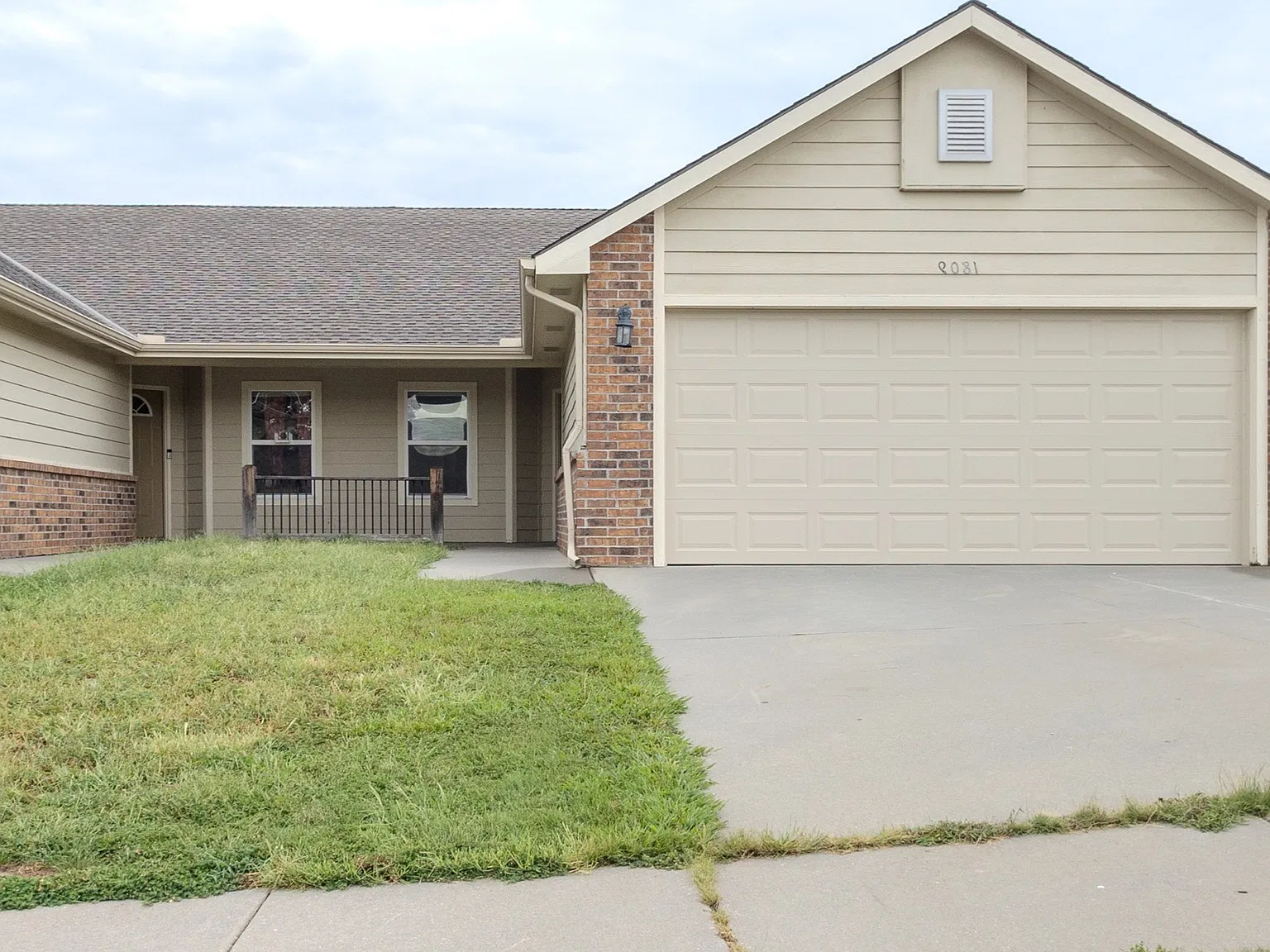 3 bed, 1300 sqft, $1,450 — Photo 1