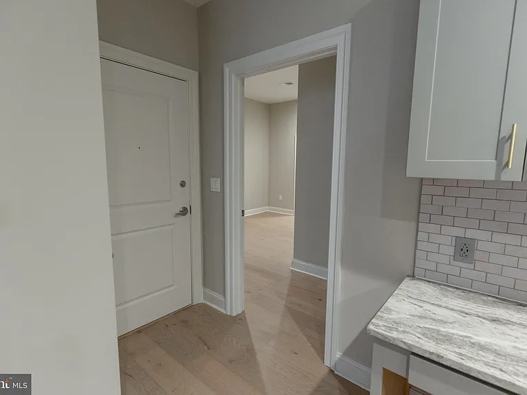 1411-1 Walnut St #201 — Photo 15