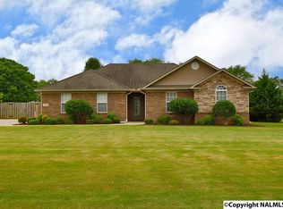 100 Bucks Pocket Dr, New Market, AL 35761