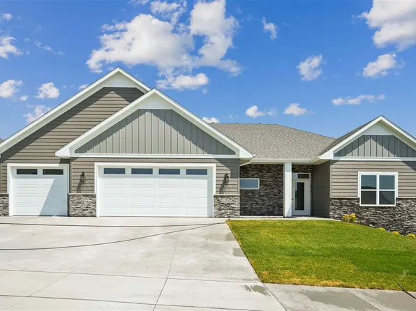 702 Lakeview Ct, Tiffin, IA 52340