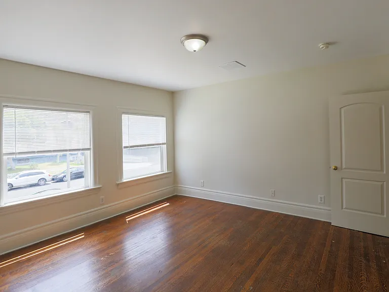 2811 Menlo Ave — Photo 7