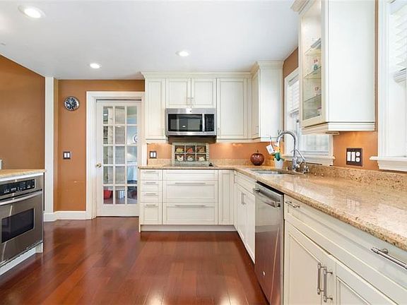 5th image of 145 N Lakewood Cir