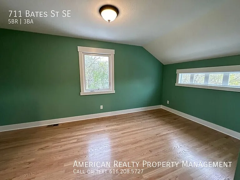 711 Bates St SE — Photo 7