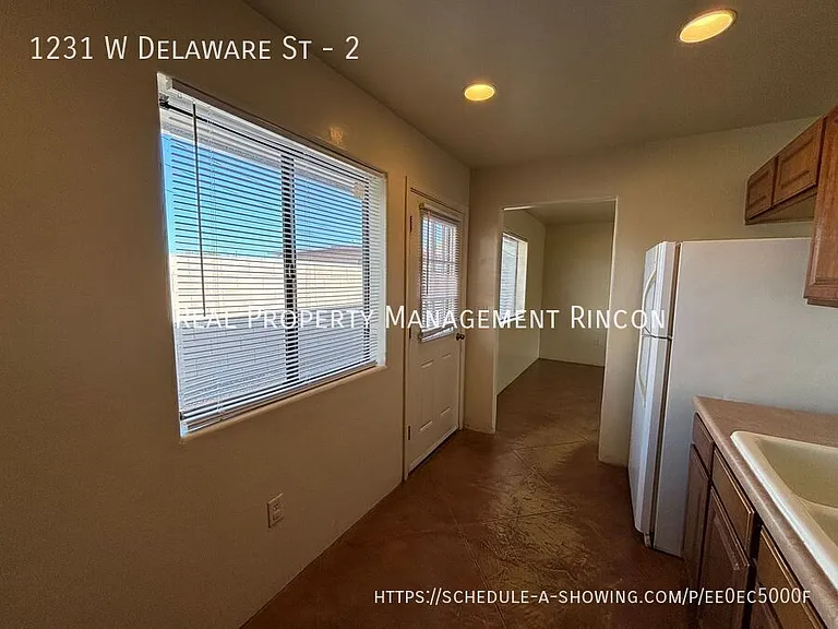 1231 W Delaware St #2 — Photo 6