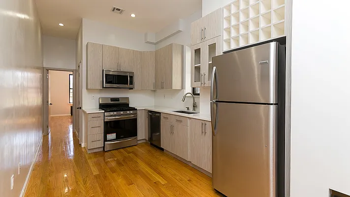 Rented by Nooklyn NYC LLC | media 25