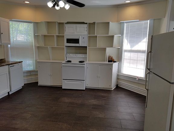 Large eat-in kitchen 