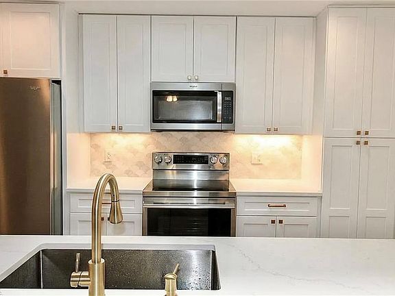 3rd image of 207 Falcon Rd