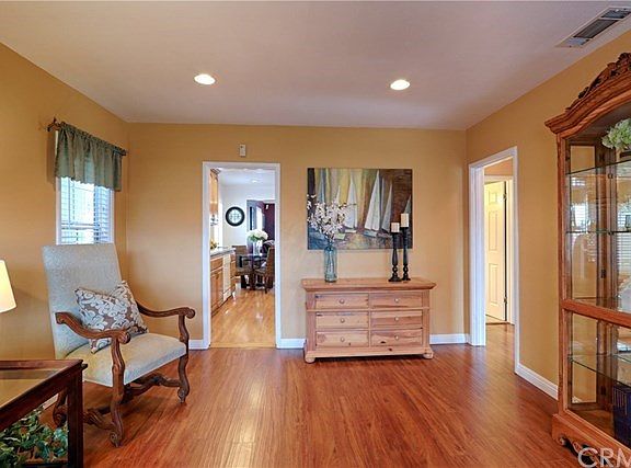 Entry way Livingroom, Can be used as diningroom