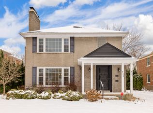 835 Harcourt Rd, Grosse Pointe Park, MI 48230