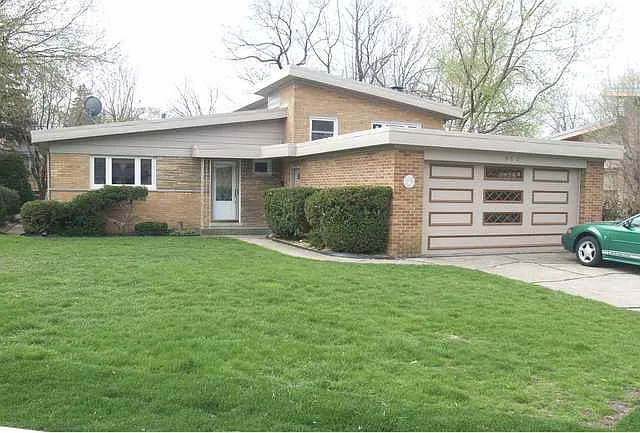 402 Sunset Dr photo 1