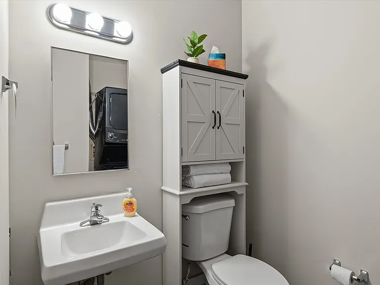 202 Nicholas Dr #B — Photo 2