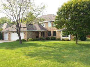 1345 Woodcrest Ave, Shoreview, MN 55126