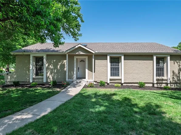 10595 Bradshaw St, Overland Park, KS 66215