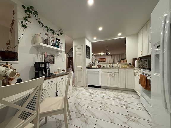 5th image of 1347 Templeton Pl