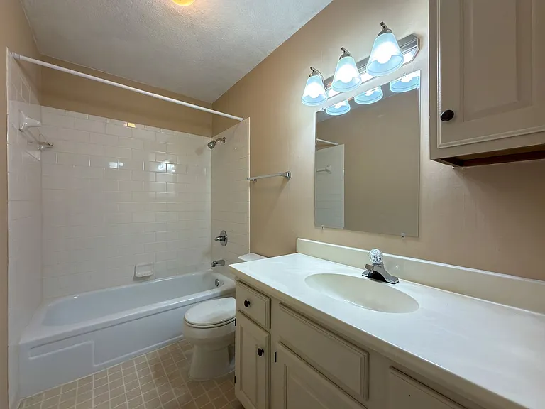 501 May Ave #4 — Photo 8