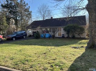 130 Stuart St, Paramus, NJ 07652