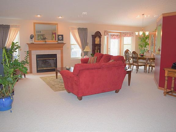 2nd image of 2414 Abbey Knoll Dr
