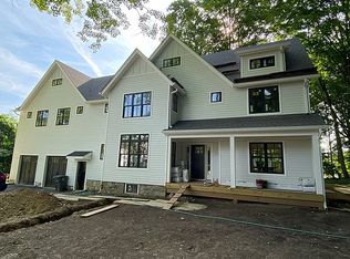 46 Red Oak Ln, Mount Kisco, NY 10549