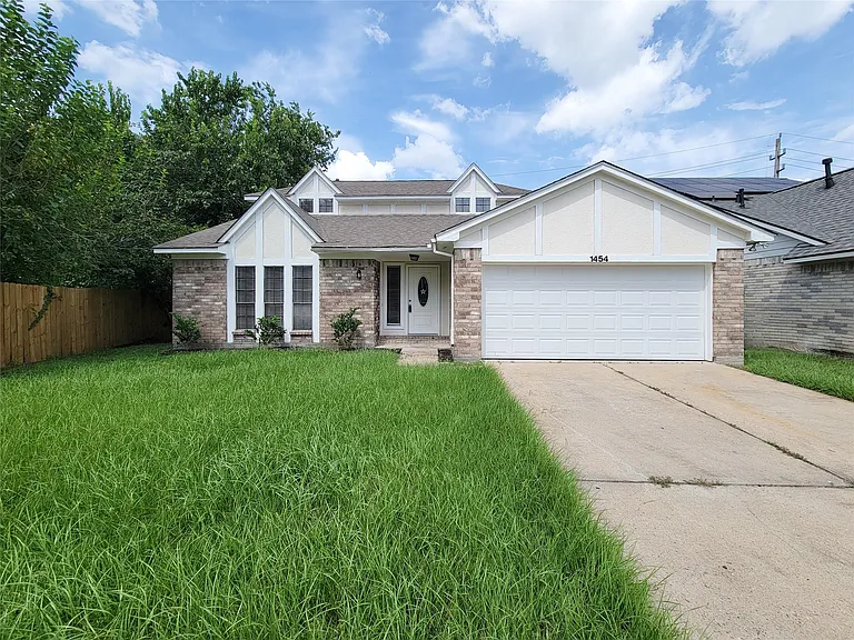 1454 Plumwood Dr — Photo 2