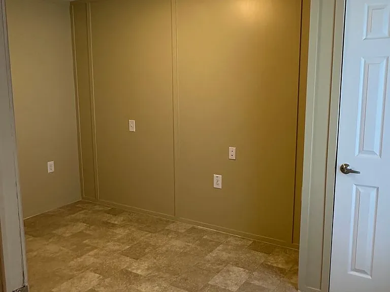 2501 S Broadway Ave — Photo 8
