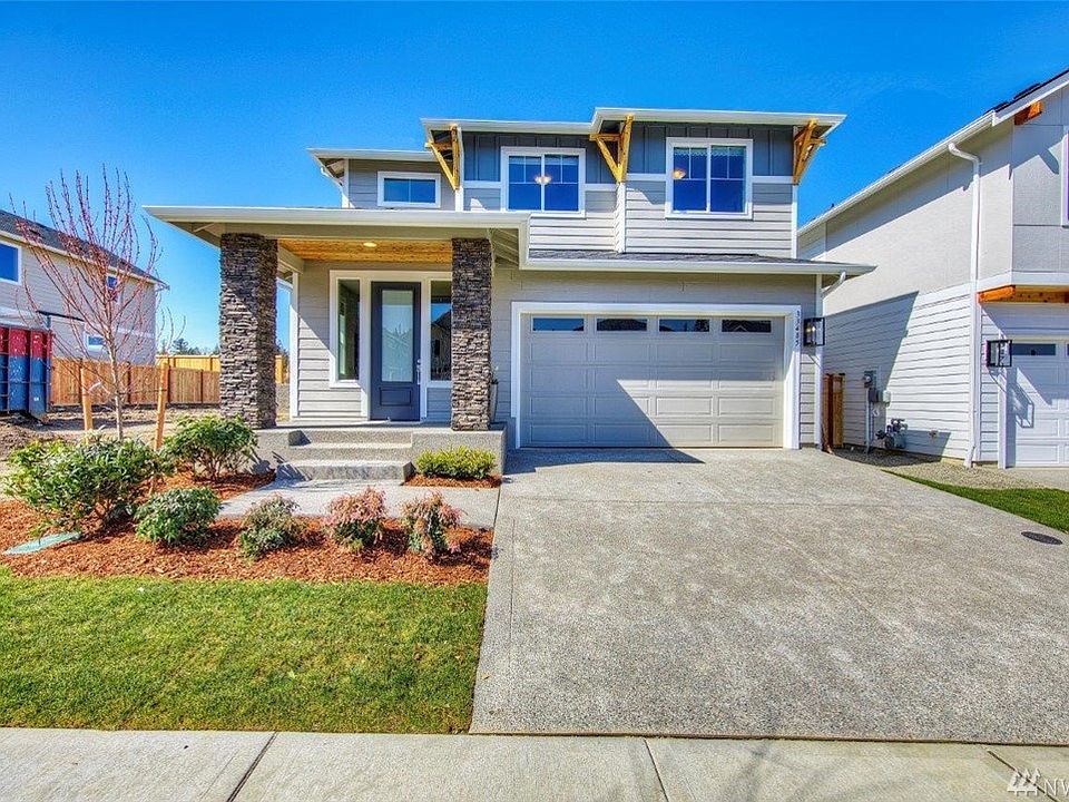 Pictures of model home and are for illustrational purposes only. Actual plans and specs may vary. Some features shown are considered upgrades. 