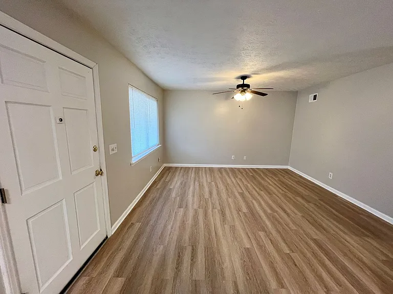1649B S Beltline Blvd — Photo 4