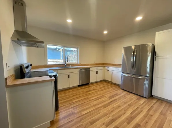 1338 E St #1, Anchorage, AK 99501