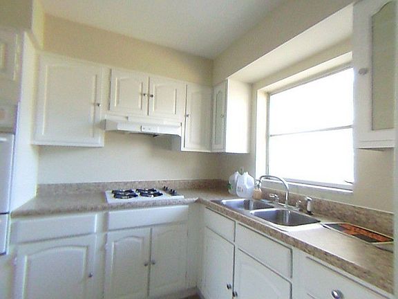 4th image of 1685 Hastings Dr
