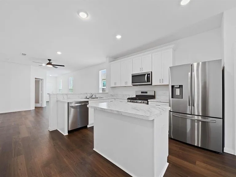 25849 Hedgerow Dr — Photo 6