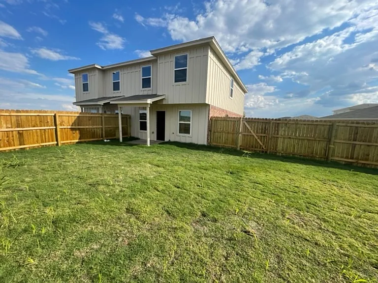 1701 Montell St — Photo 18