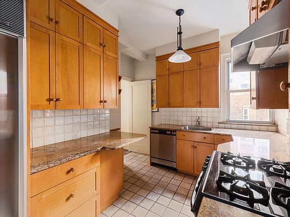 4th image of 125 E 84th St #6D