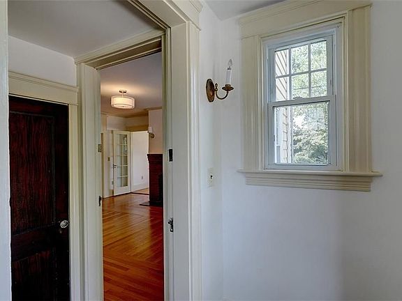 3rd image of 188 Oak Hill Ave #1