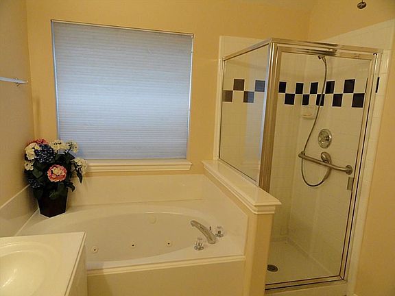 5th image of 203 Cedar Point Dr