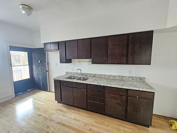 3rd image of 1100 W Berwyn Ave #1-F