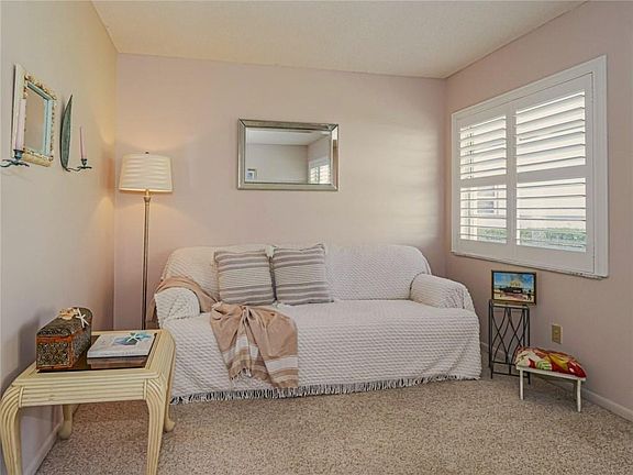 5th image of 21 Pine Arbor Lane #104