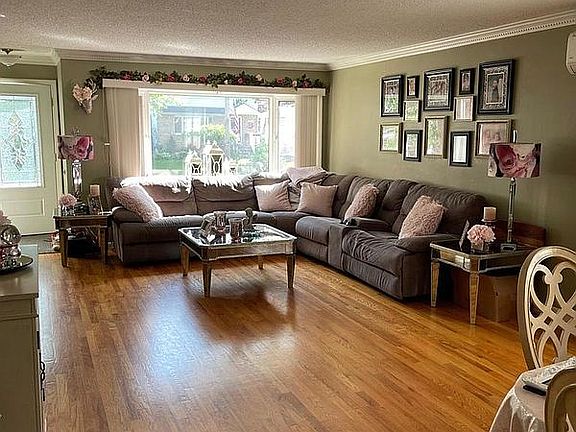 3rd image of 131 Thornycroft Ave
