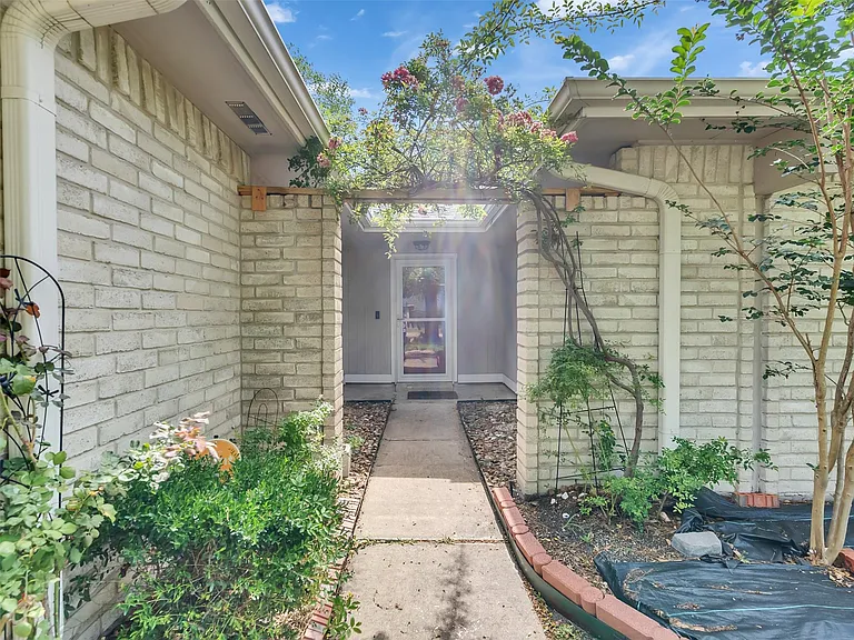 2554 Olympus Dr — Photo 5