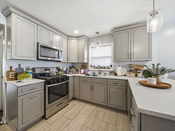 5th image of 12631 S Justine St