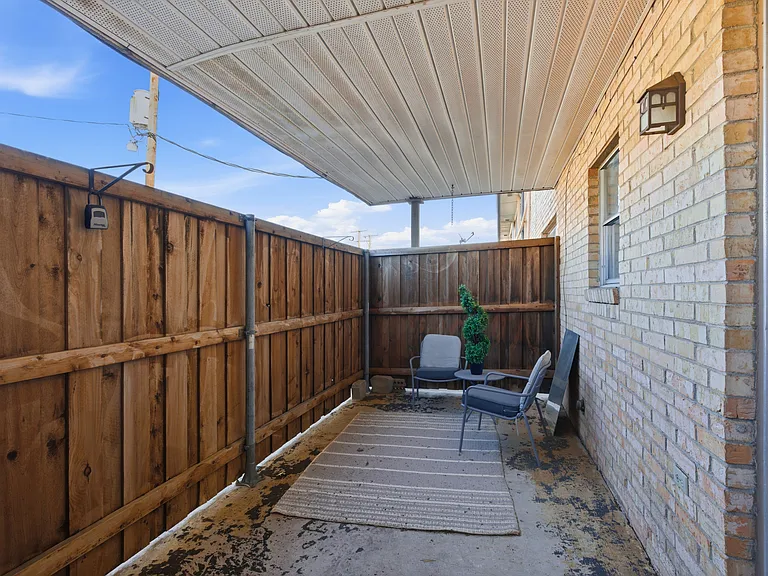 5817 Sandhurst Ln #B — Photo 23