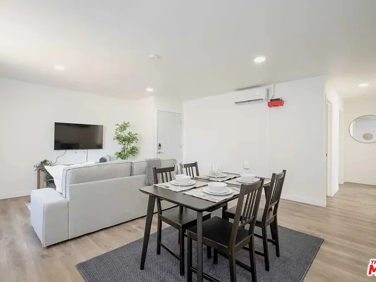 2417 S Budlong Ave #4 — Photo 4